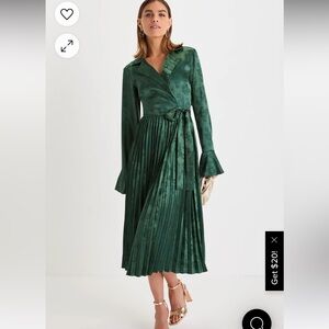 Lulus ⭐️. NWT Green Jacquard Dress
